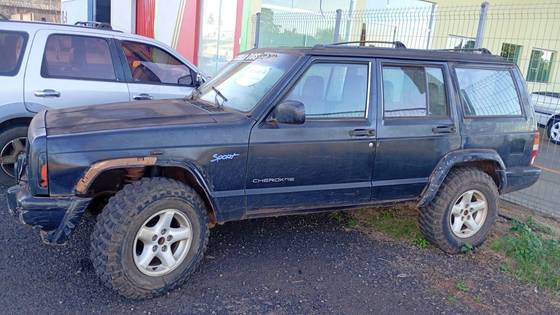JEEP CHEROKEE 3.7 SPORT PLUS 4X4 V6 12V GASOLINA 4P MANUAL